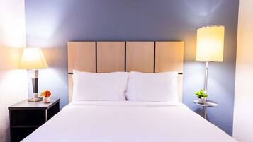 Schreibtisch, BĂŒgeleisen/BĂŒgelbrett, kostenloses WLAN, BettwĂ€sche