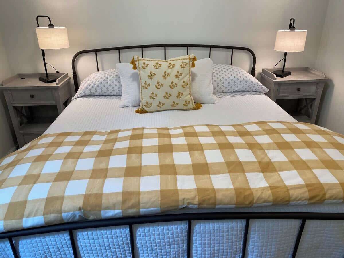 2 bedrooms, desk, iron/ironing board, travel crib