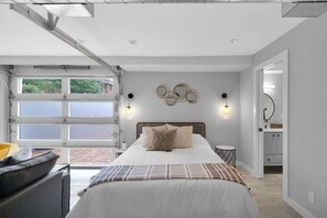 4 bedrooms, desk, iron/ironing board, travel crib