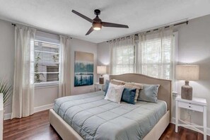 4 soverom, skrivebord, strykejern/-brett og wi-fi