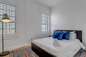 10 soverom, strykejern/-brett, wi-fi og sengetøy