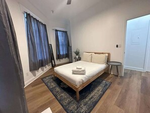 12 bedrooms, iron/ironing board, WiFi, bed sheets - 6x Gamer Themed 2BR Apts - Close to Stadium! (Jacksonville)