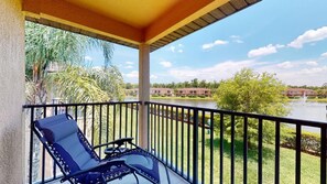 Property grounds - PERFECT, NEW! 6 Min to Dis, On Lake, Brand Name Beds, Big  T.Vs, Steps to Pool.  (Kissimmee)