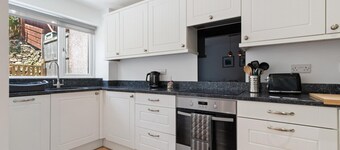 Merlins Gardens - Tenby Cottage