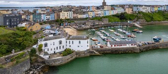 Merlins Gardens - Tenby Cottage