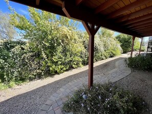 Property grounds - Cozy Lil’ Home in Central Tucson:  Whole Home Saltless Water System (Tucson)