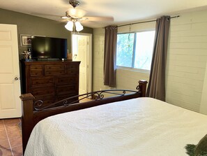 3 bedrooms, iron/ironing board, free WiFi, bed sheets - Cozy Lil’ Home in Central Tucson:  Whole Home Saltless Water System (Tucson)