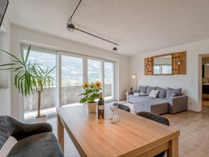 TV - Fantastic group accommodation, 4km 2 the ski lift (Hart im Zillertal)