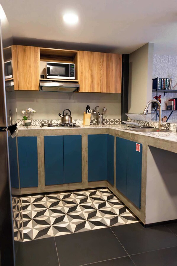 冰箱、微波炉、炉灶、洗碗机