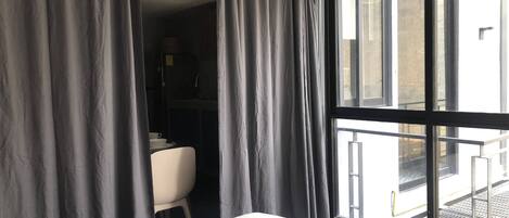 3 quartos, ferros/tábuas de passar roupa, Wi-Fi, roupa de cama