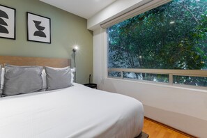 1 bedroom, in-room safe, desk, iron/ironing board