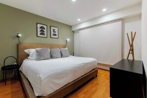 1 bedroom, in-room safe, desk, iron/ironing board