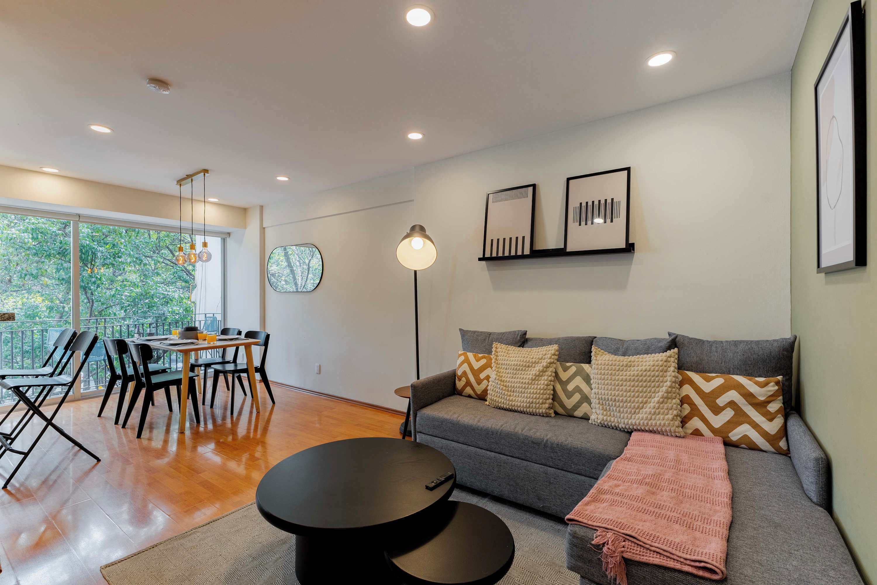 Televisio, videopelejä, kirjoja, stereot