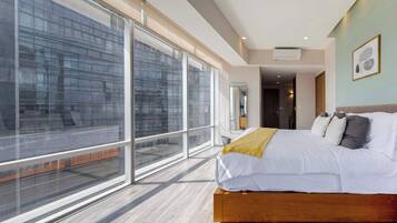 2 bedrooms, in-room safe, desk, iron/ironing board