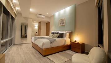 2 bedrooms, in-room safe, desk, iron/ironing board