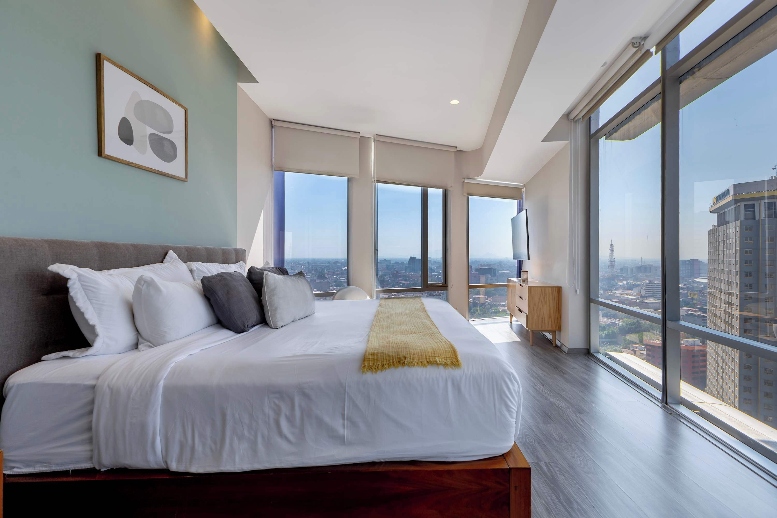 2 bedrooms, desk, iron/ironing board, WiFi