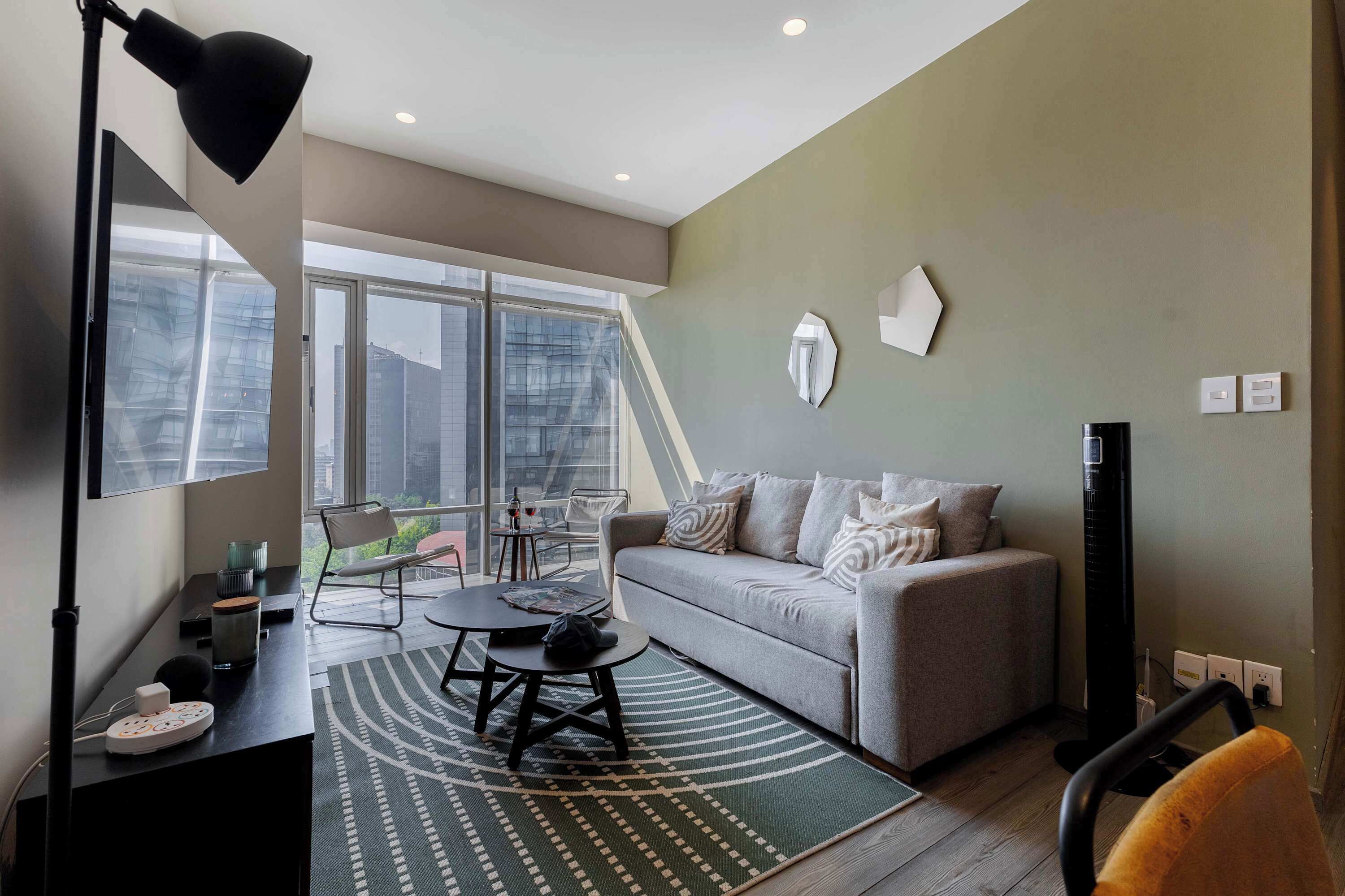 Fernseher, Bücher, Stereoanlage, Arbeitsbereiche