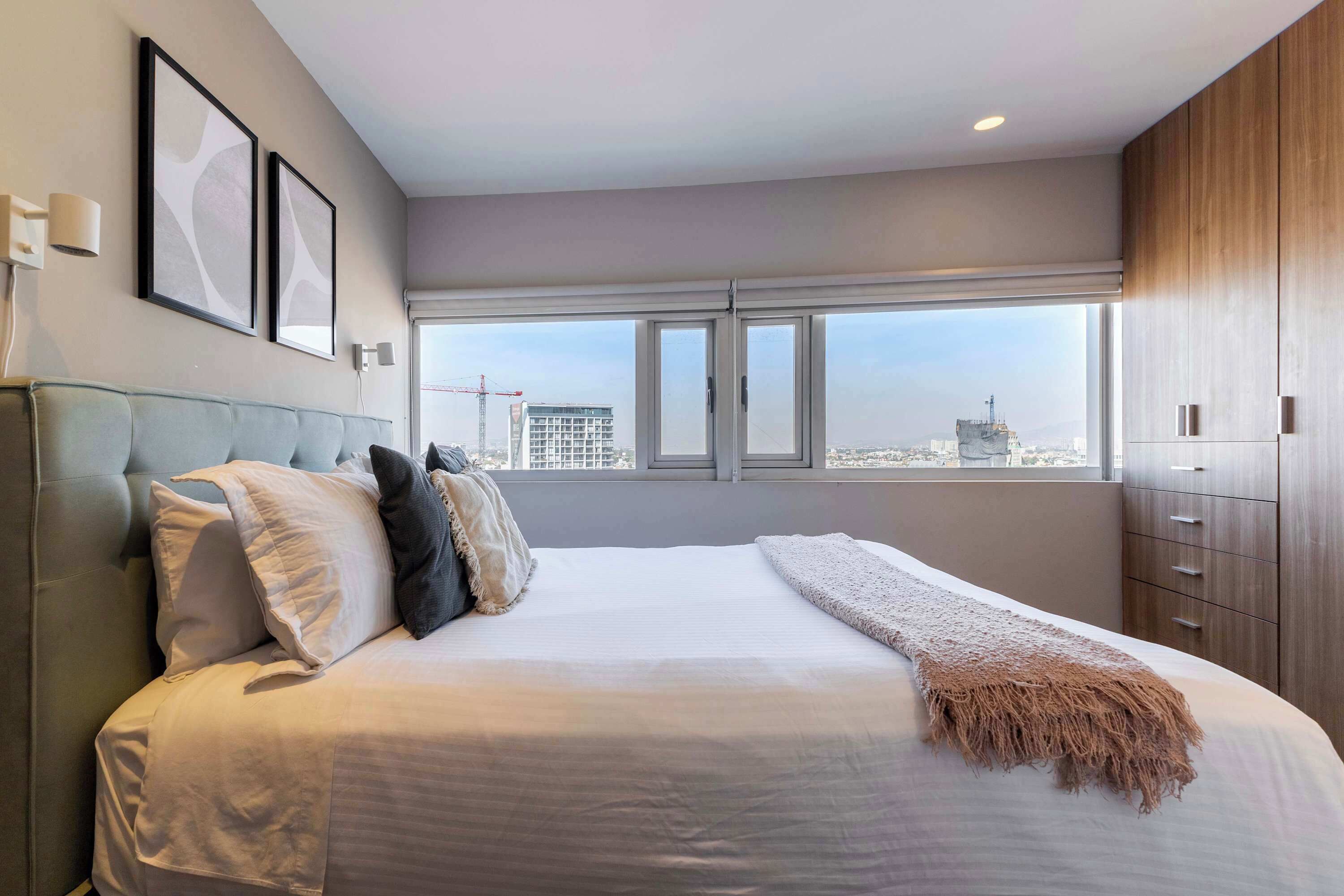 3 bedrooms, in-room safe, desk, iron/ironing board