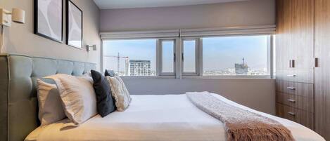 3 bedrooms, in-room safe, desk, iron/ironing board