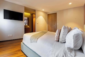 3 Schlafzimmer, Schreibtisch, Bügeleisen/Bügelbrett, Reisekinderbett