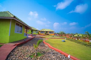 Deluxe Cottage | 1 bedroom, iron/ironing board, free WiFi