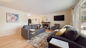 TV de tela plana, Netflix, serviços de streaming, escritórios