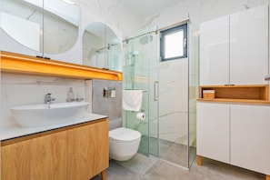 Apartment | Bathroom | Shower