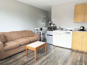 Private kitchen - Departure Bay Motel (Nanaimo)