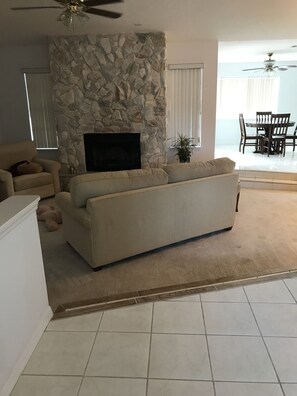 Smart TV, fireplace