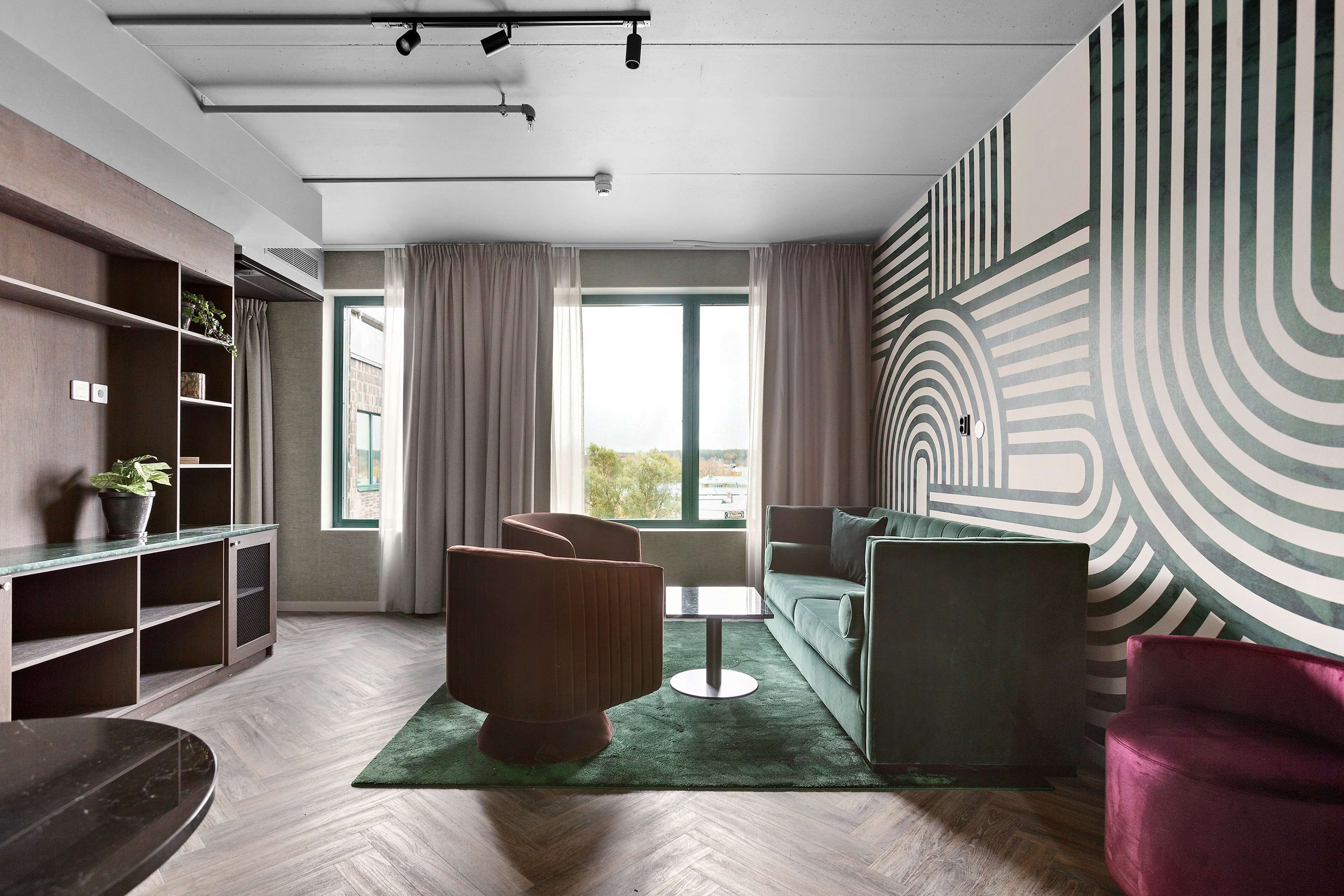 Suíte, 1 cama King, para não fumantes | Cofres nos quartos, individualmente decorados