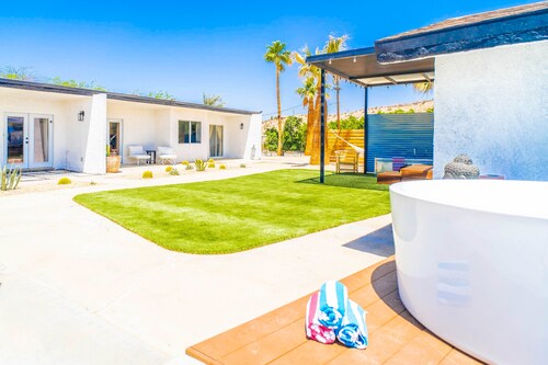 Moonlite Nights Desert Stay w Soaking Tub