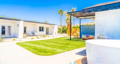 Moonlite Nights Desert Stay w Soaking Tub