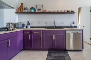 Fridge, microwave, stovetop, dishwasher - Moonlite Nights Desert Stay w Soaking Tub (Desert Hot Springs)