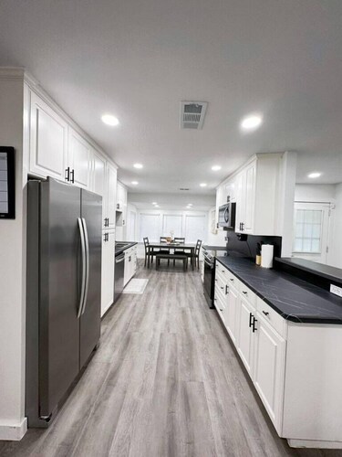 Spacious 5B Home with Private Pool & Grill near Fort Worth, AT&T Stadium