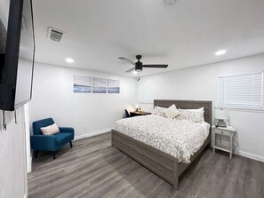 5 bedrooms, in-room safe, desk, iron/ironing board - Spacious 5B Home with Private Pool & Grill near Fort Worth, AT&T Stadium (North Richland Hills)