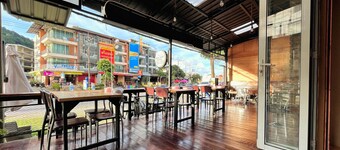 ALPHA Hostel Cafe&Bar