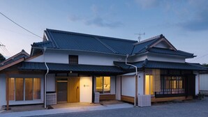 A traditional Japanese-style house with a tiled roof, a wooden door, and a small porch area. - [Rent the whole traditional house] Fukuoka "Goen"  up to 10 people!! (うきは市)
