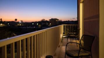 Superior-Zimmer, Balkon | Allergikerbettwaren, Minibar, Zimmersafe, individuell eingerichtet