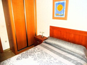 2 عدّة غرف نوم وملاءات أسرّة