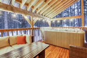 Indoor spa tub