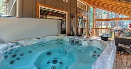 Newly owned Cabin w/ private hot tub, A/C & covered deck - Dog Friendly!