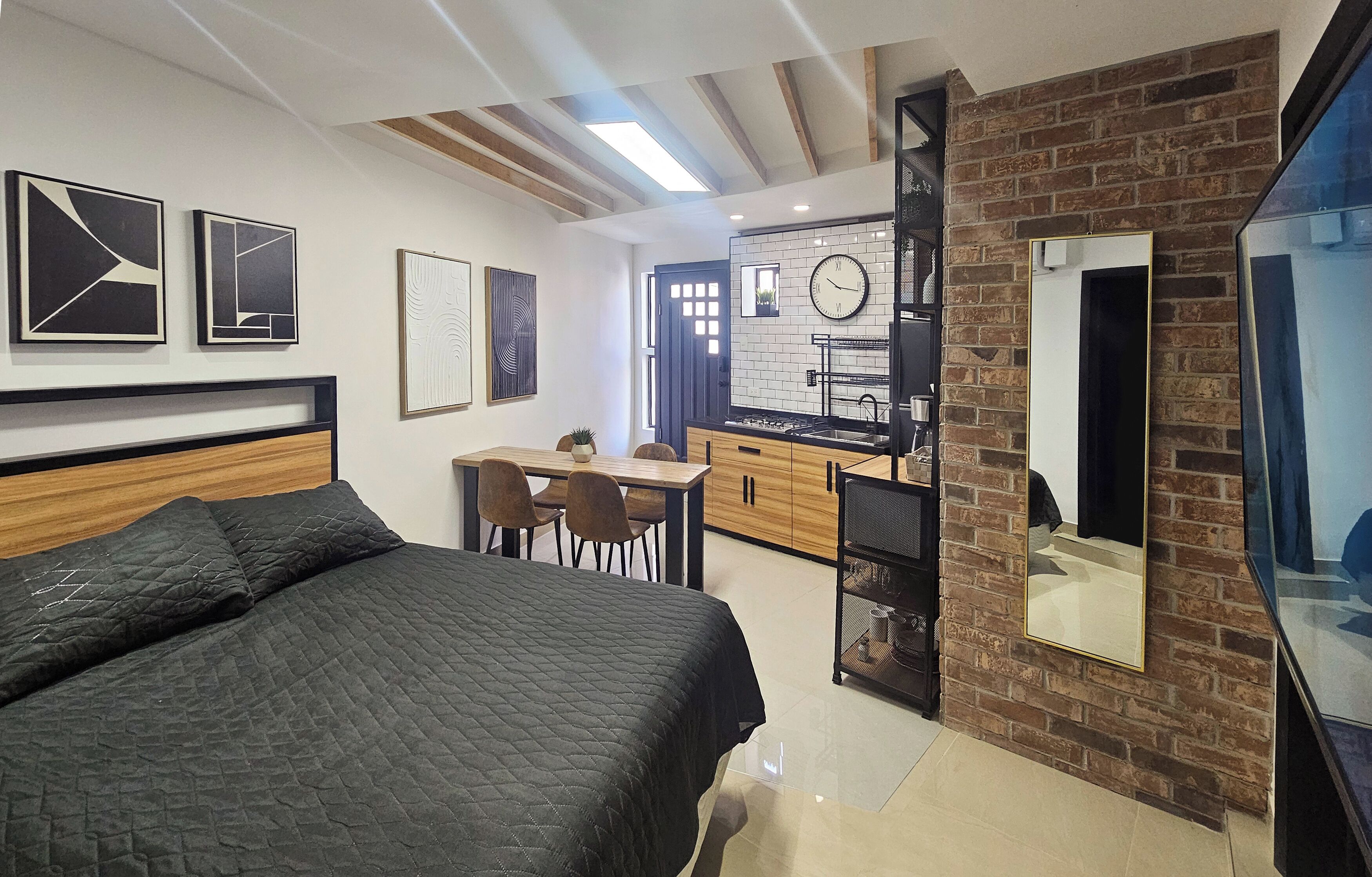 1 chambre, bureau, fer et planche à repasser, Wi-Fi