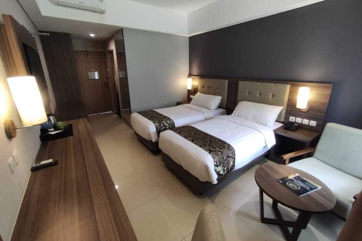 1 chambre, minibar, coffres-forts dans les chambres, bureau