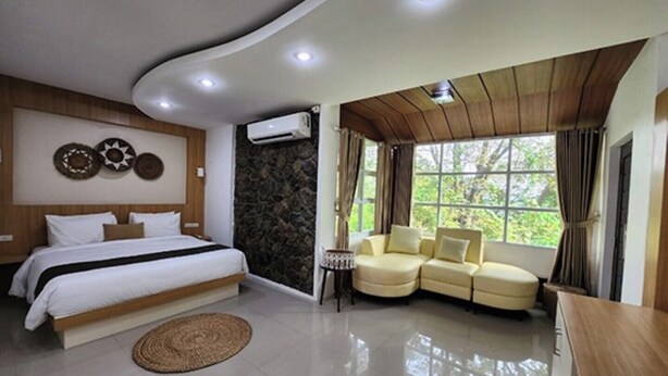 Junior Studio Suite | Minibar, in-room safe, desk, laptop workspace - Jatiluhur Valley Resort (Purwakarta)