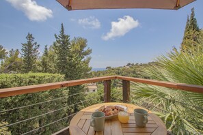 Outdoor dining - Charming Villa "SAVUTI", sea view & pool, near beaches, 6-10P (Carqueiranne)