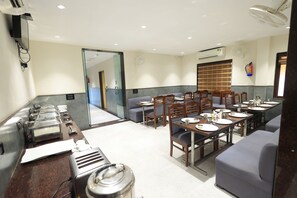Restaurant - Hotel sar kamla dham (Mathura)