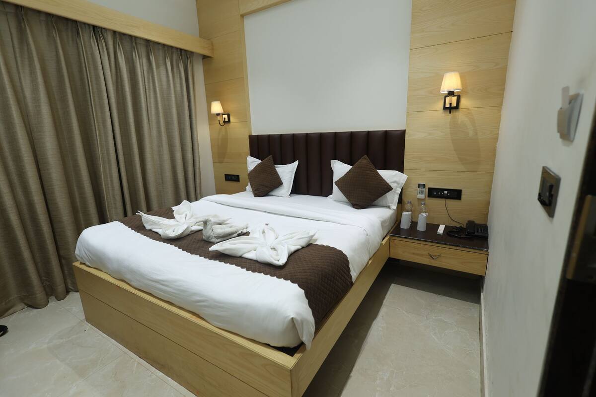 1 bedroom, premium bedding, pillow-top beds, in-room safe