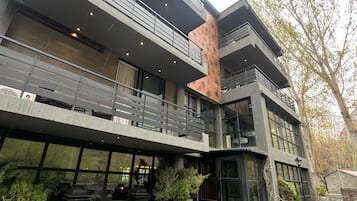 المنشأة من الخارج