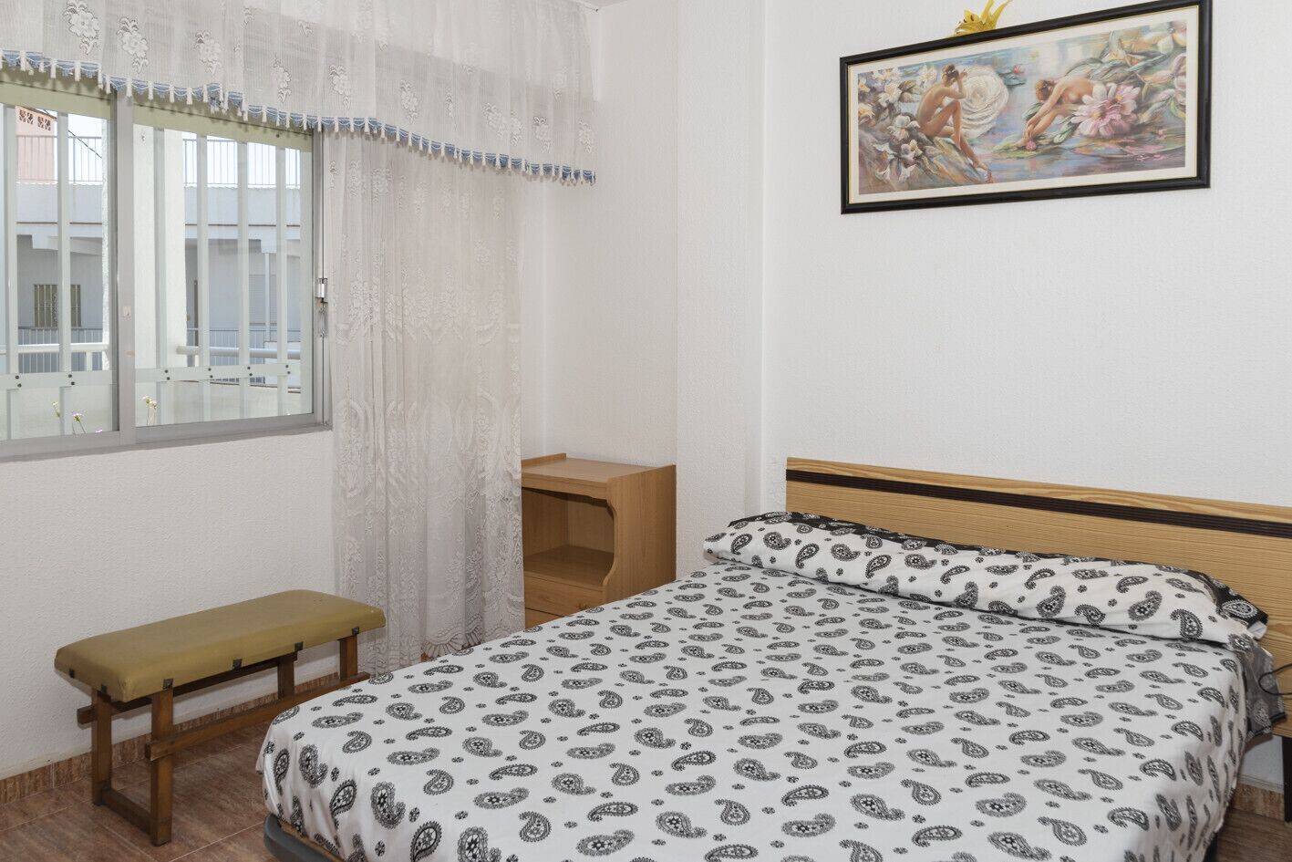 Iron/ironing board, bed sheets