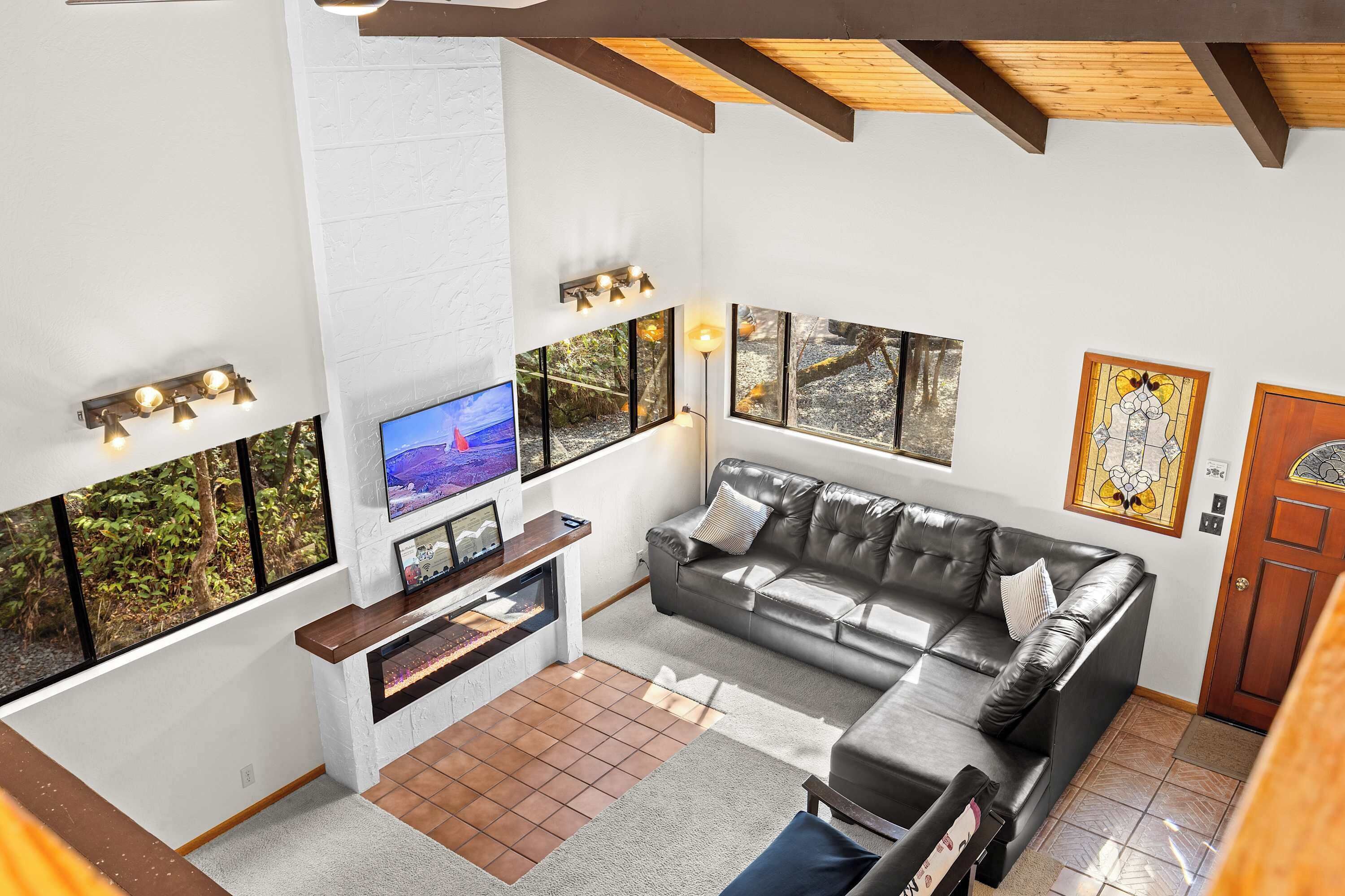 Fernseher, Kamin, Videospiele, Tischfußball